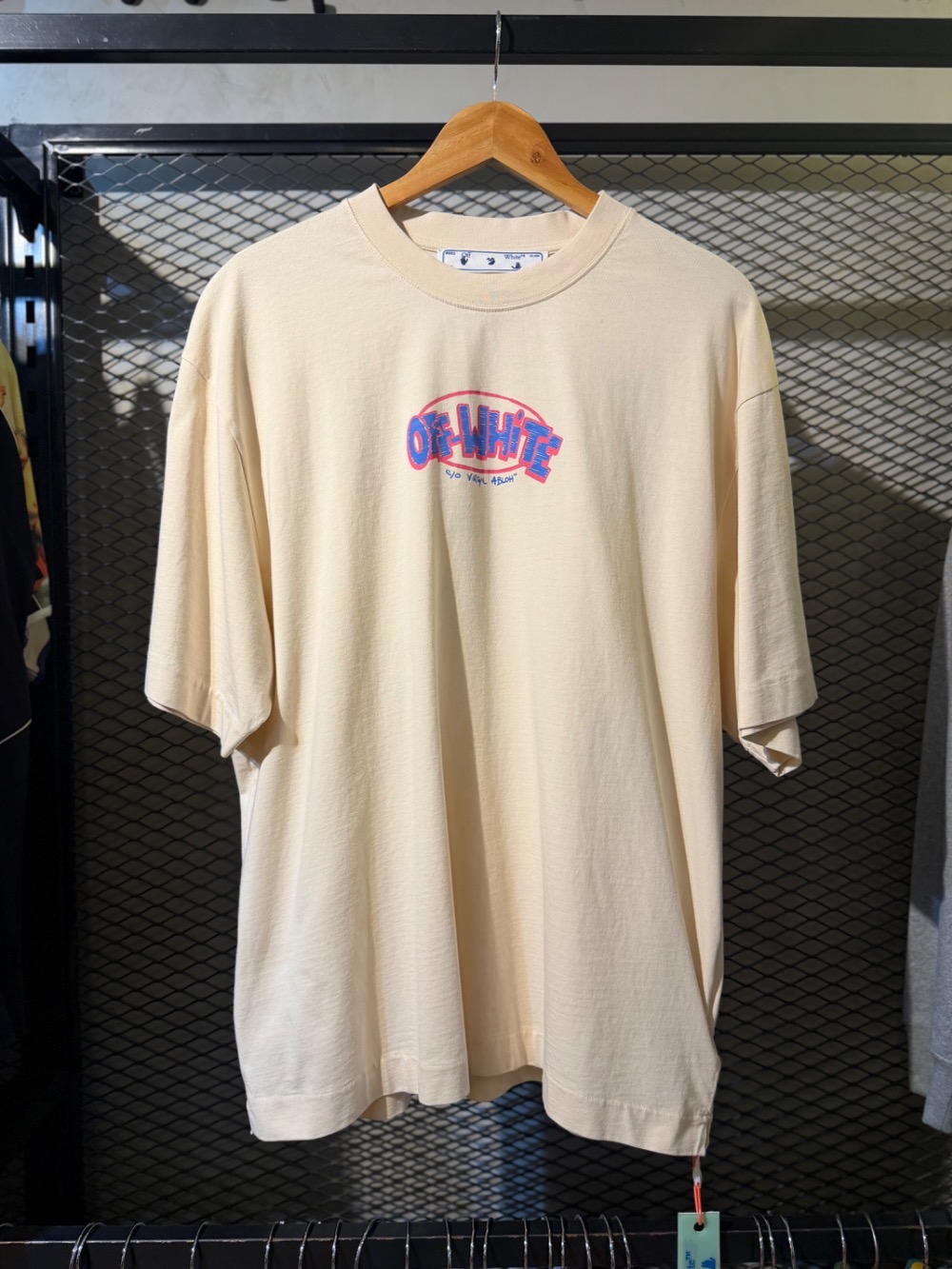 Camiseta Off-White Sketch Arrow Skate Cream