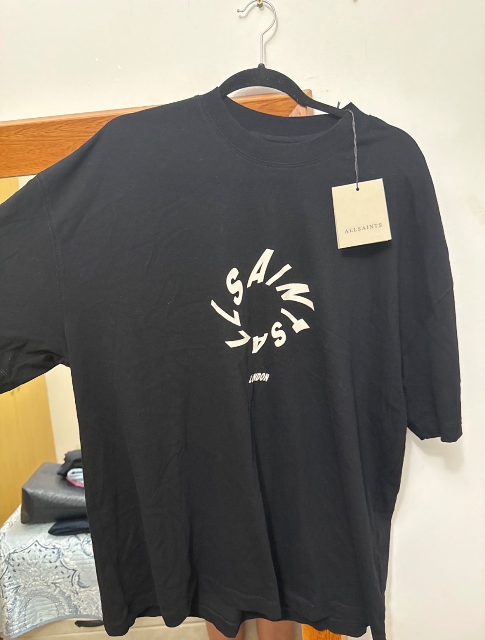 Camiseta Oversized AllSaints Preta London