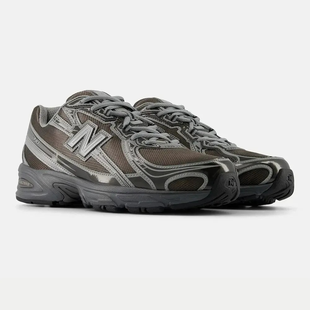 New Balance 740 Metallic Black Castlerock