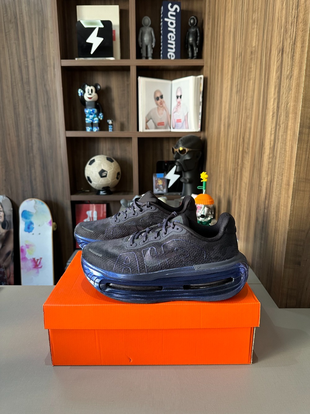 Nike Vomero Premium Gridiron — 42, Novo