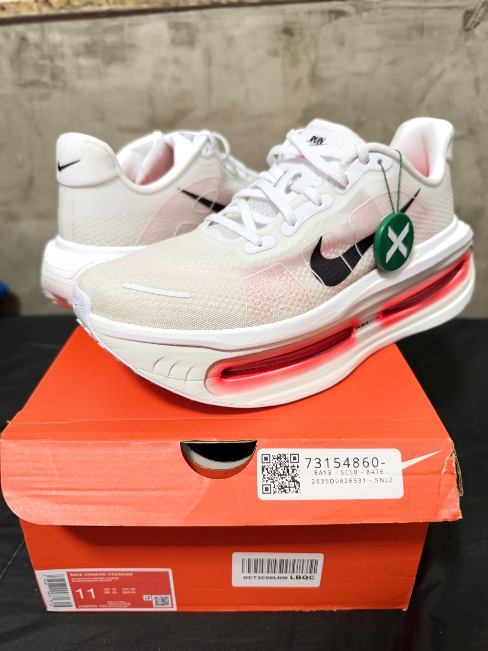 Nike Vomero Premium White Bright Crimson — 43, Novo