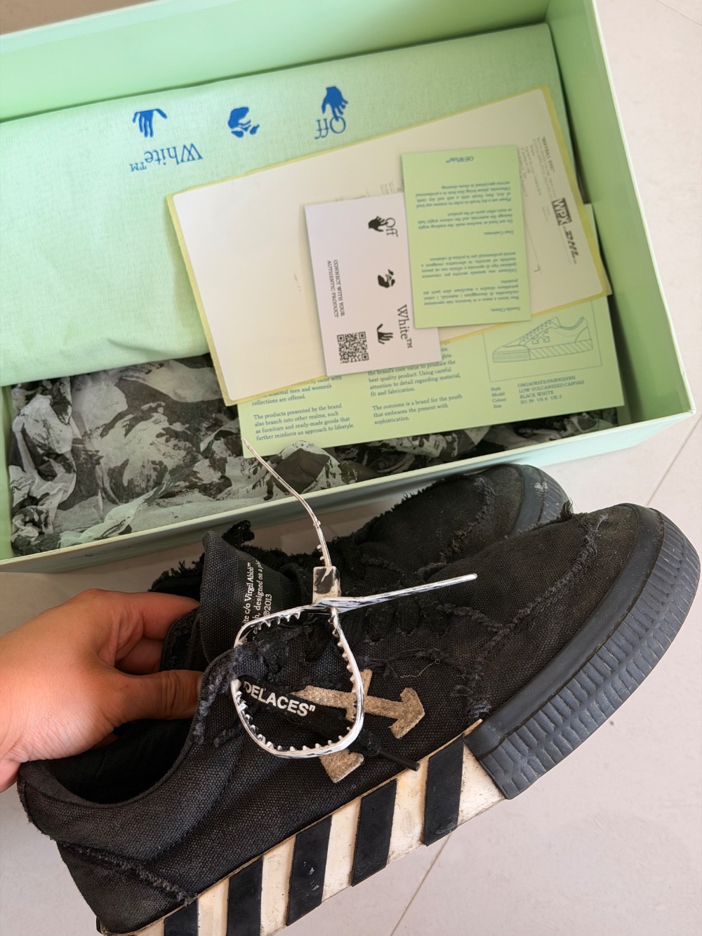 Off-White Vulcanized Low Canvas Black