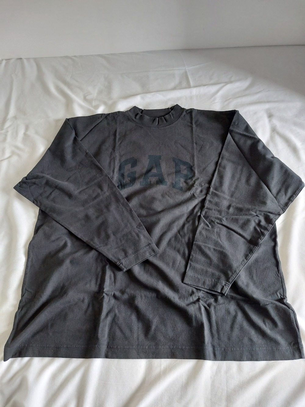 Camiseta Manga Longa Yeezy Gap Balenciaga