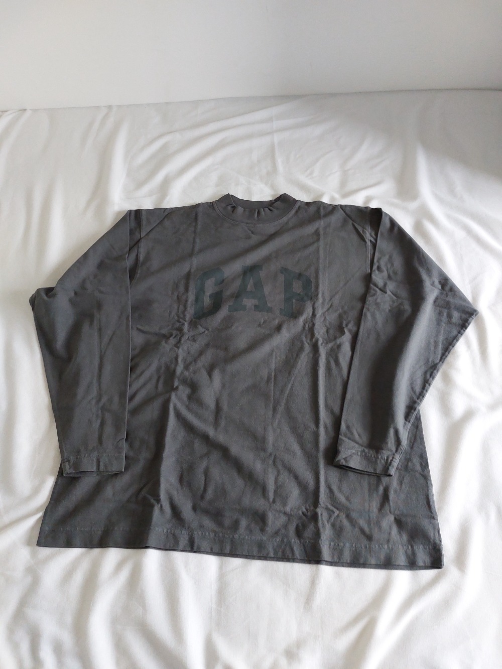Camiseta Manga Longa Yeezy Gap Balenciaga