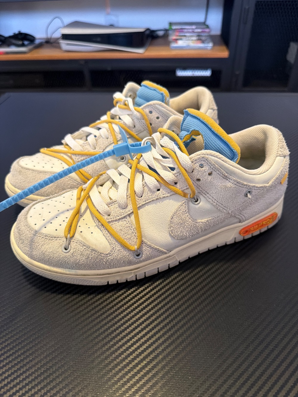 Off-White x Nike Dunk Low Lot 34 of 50