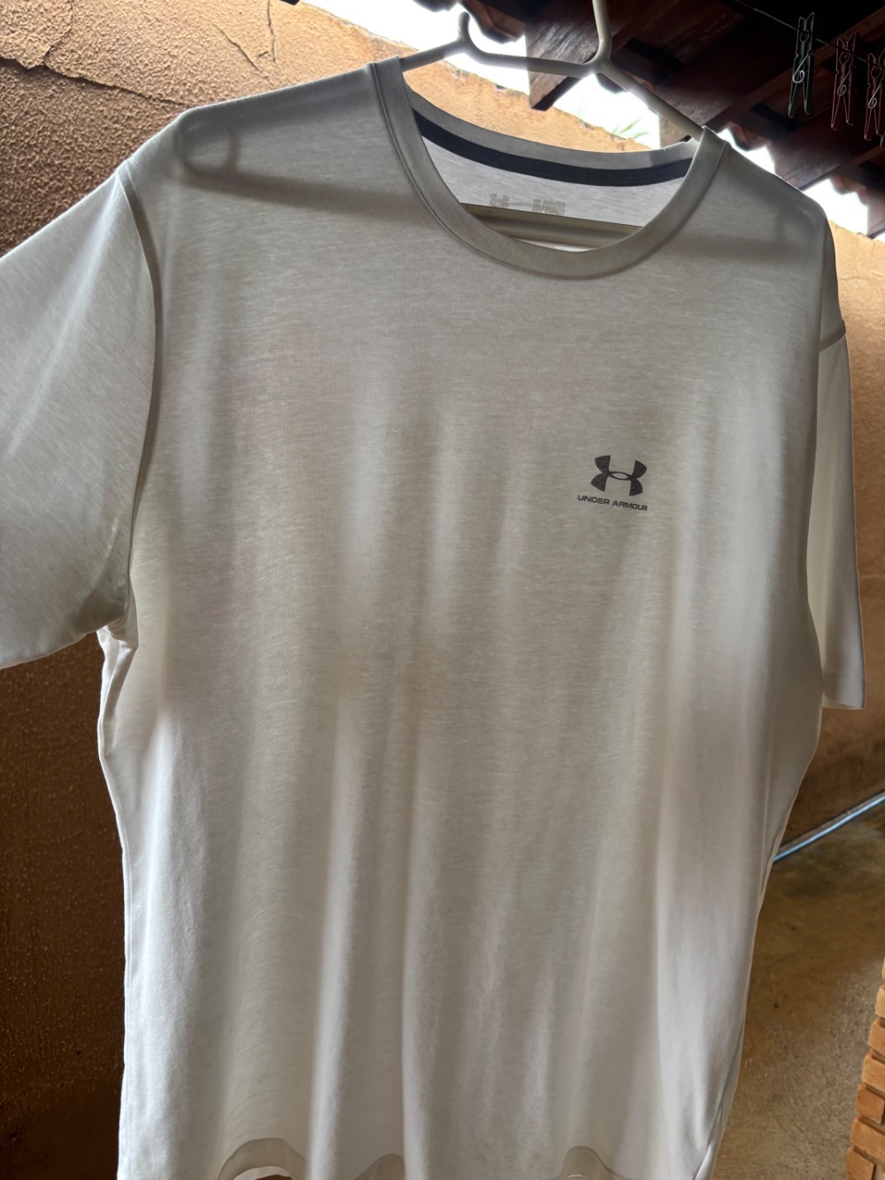 Camiseta Under Armour branca