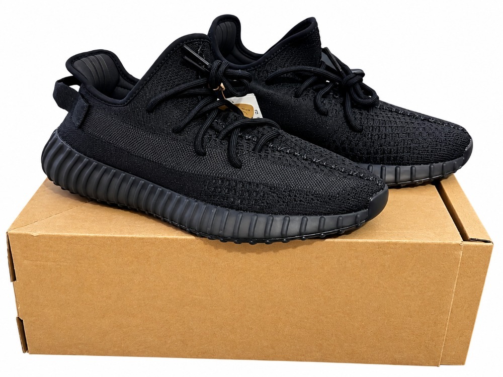 Yeezy 350 V2 Onyx (2023)