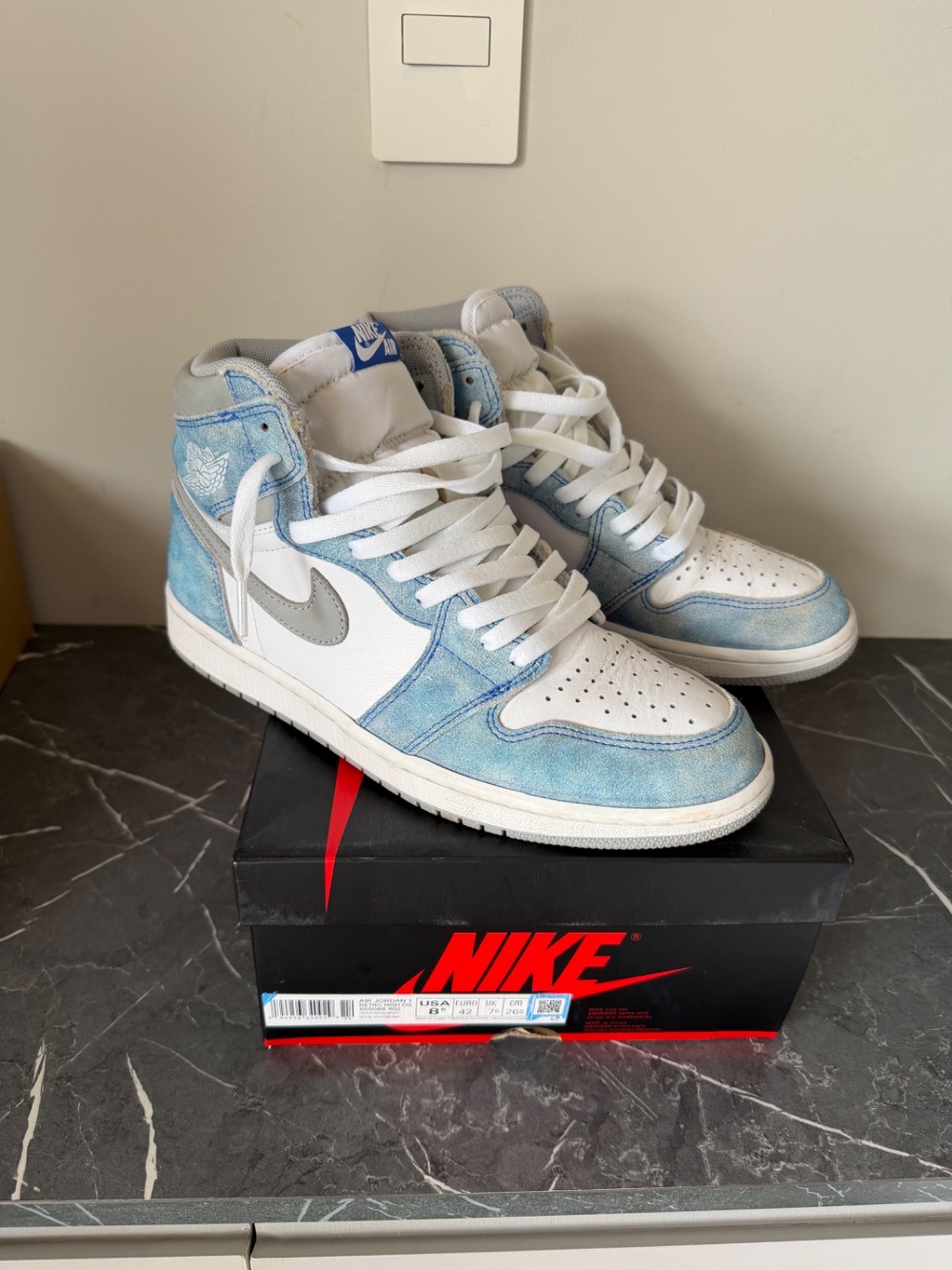 Air Jordan 1 High Hyper Royal