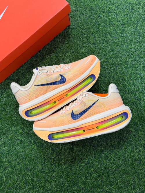 Nike Vomero Premium Alabaster — 43, Novo