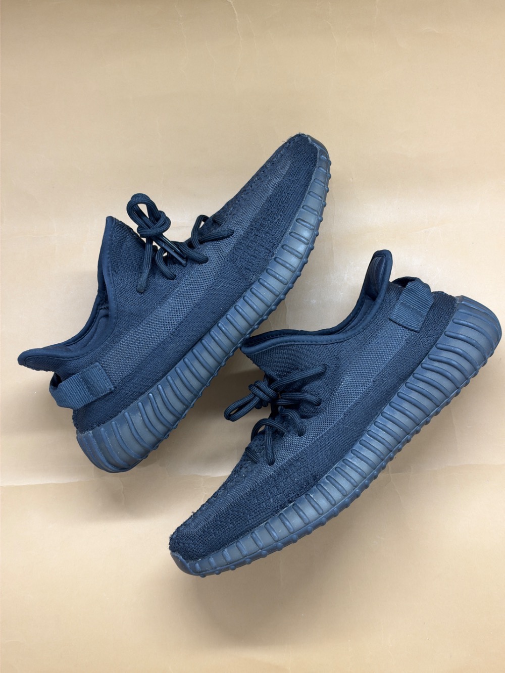 Yeezy 350 V2 Onyx (2023)