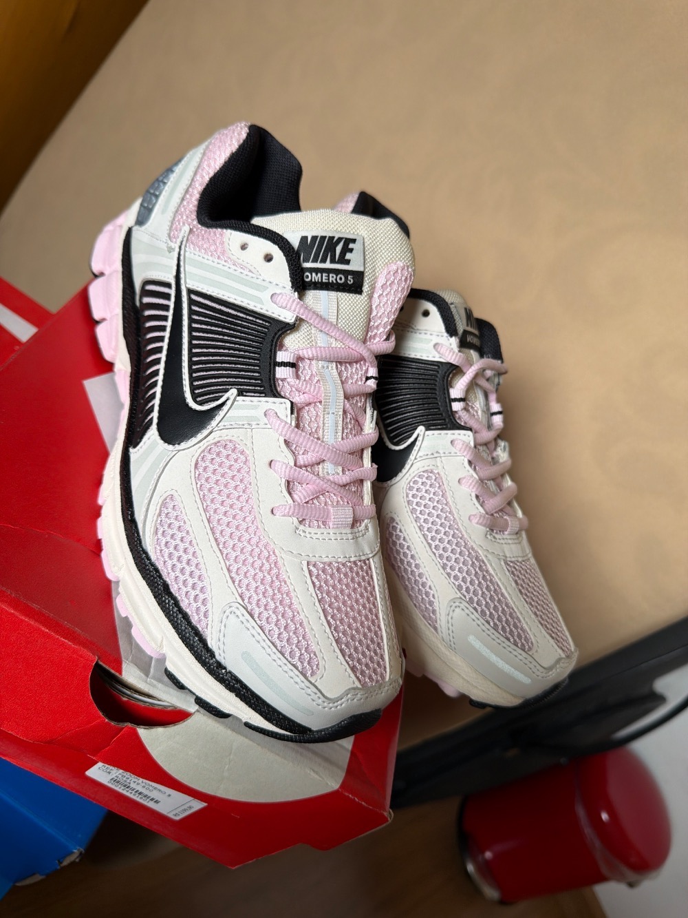 Nike Zoom Vomero 5 Pink Foam Phantom Metallic Platinum Black