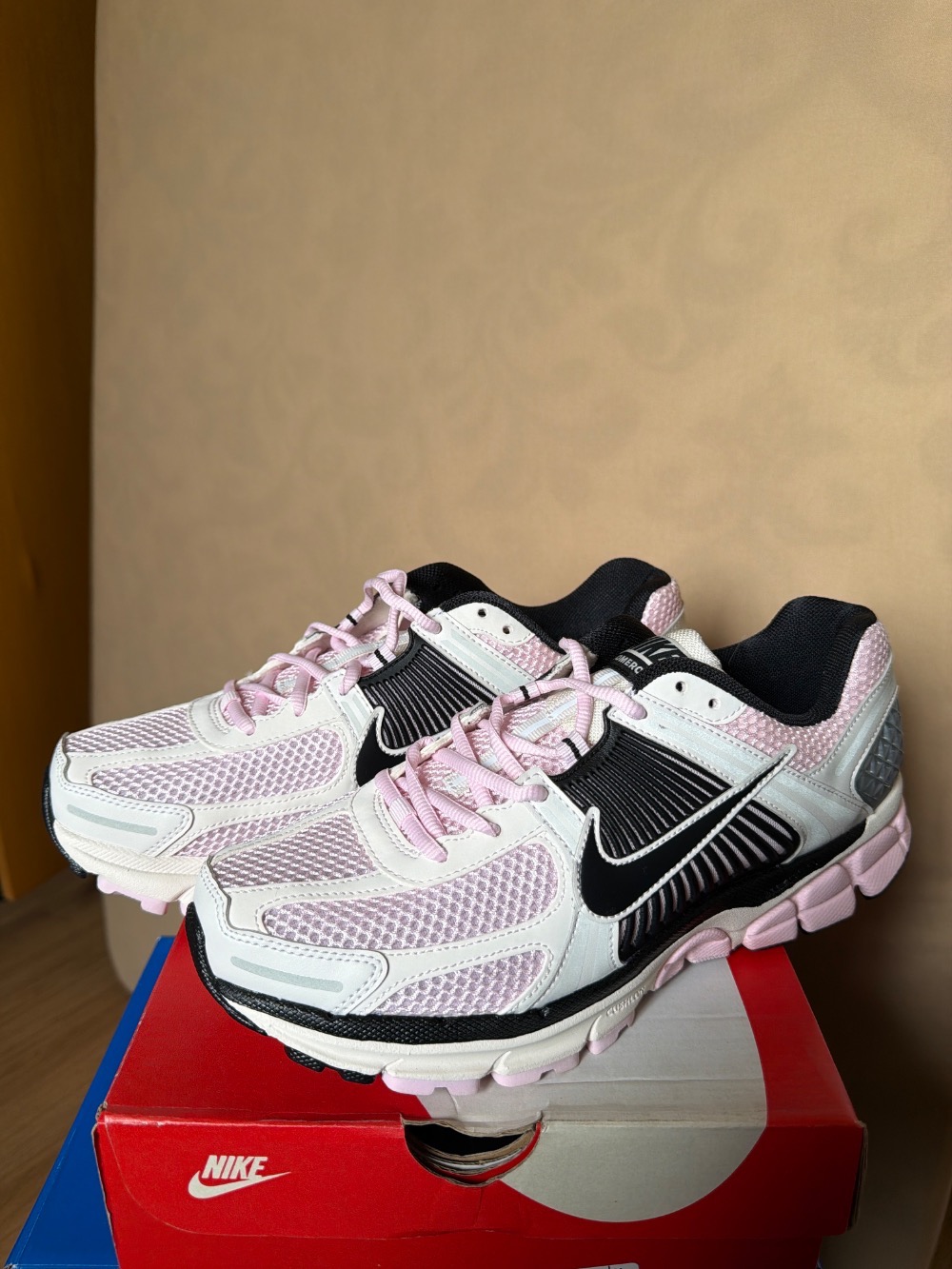 Nike Zoom Vomero 5 Pink Foam Phantom Metallic Platinum Black