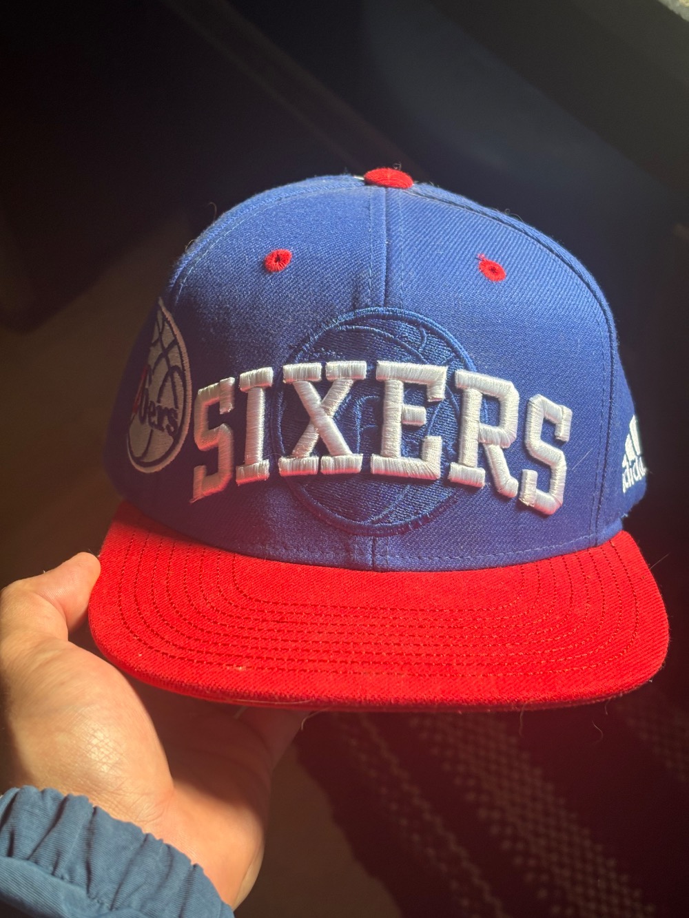 BONÉ ADIDAS  VINTAGE NBA PHILADELPHIA