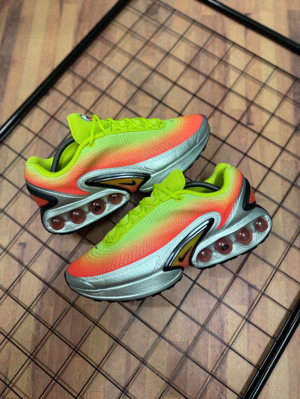 Nike Air Max DN SE Cyber Bright Crimson