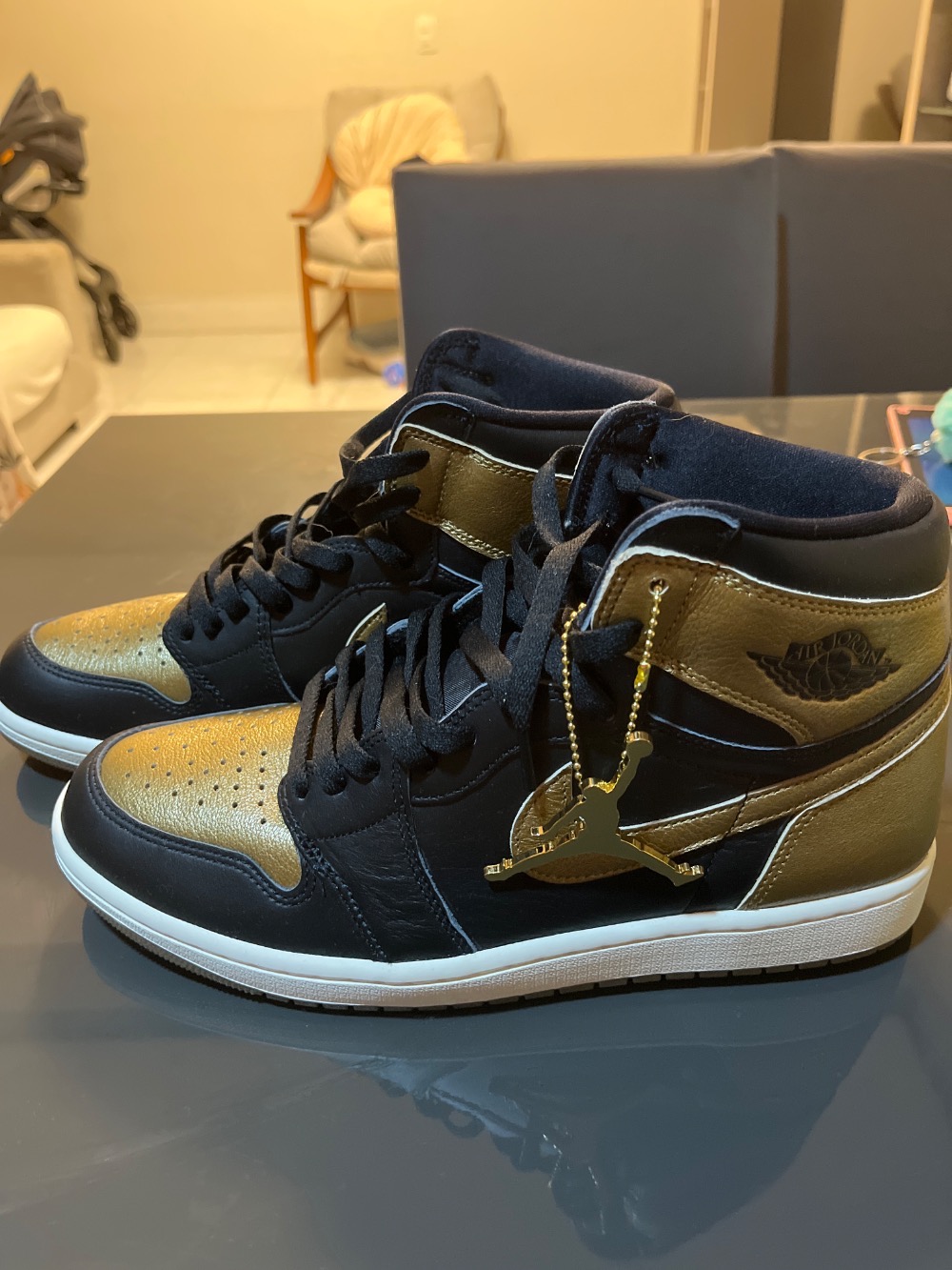 Air Jordan 1 High OG Metallic Gold