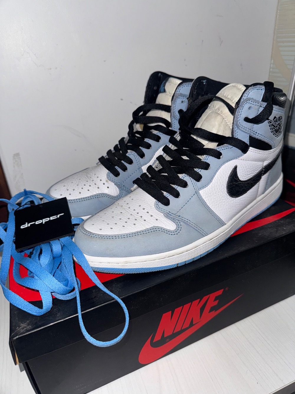 Air Jordan 1 High University Blue