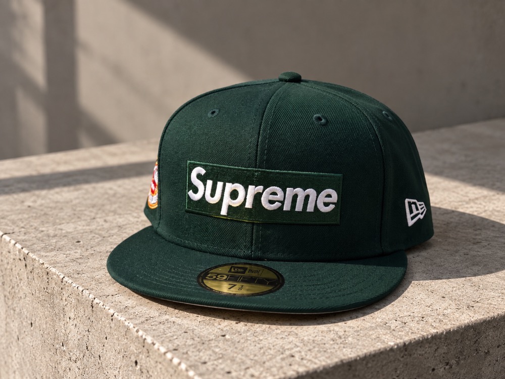 New Era x Supreme Boné Shop Box Logo London Dark Green SS26-W1 — 7-1/2, Novo