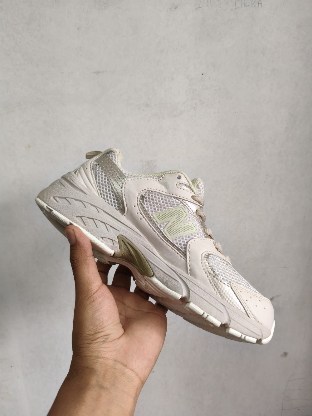 New Balance 530 Gold Metallic Linen