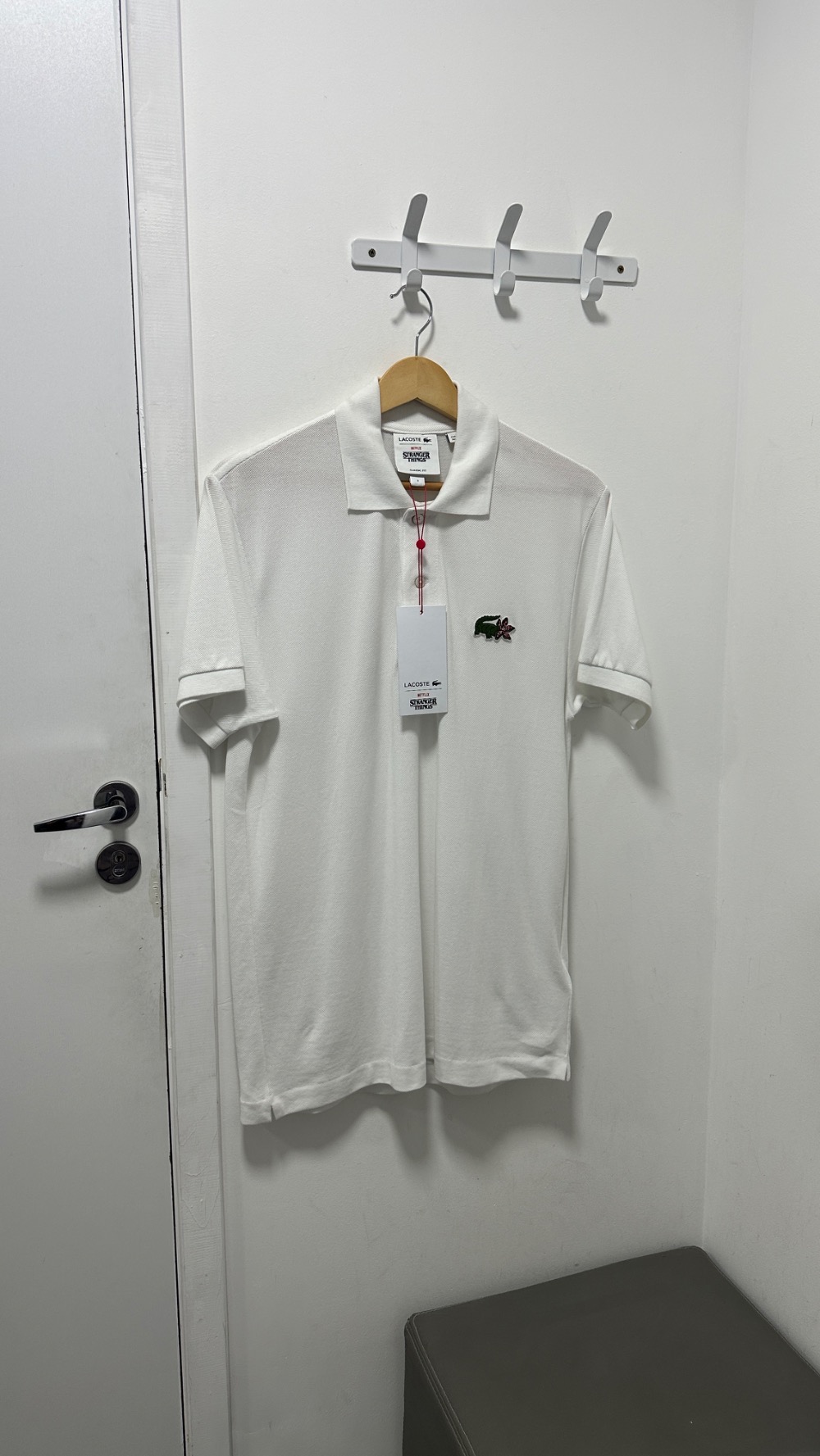 Netflix x Lacoste Camisa Polo White