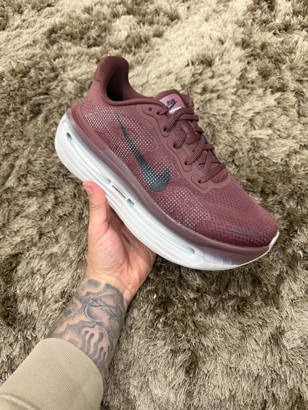 Nike Vomero Premium Burgundy — 39, Novo