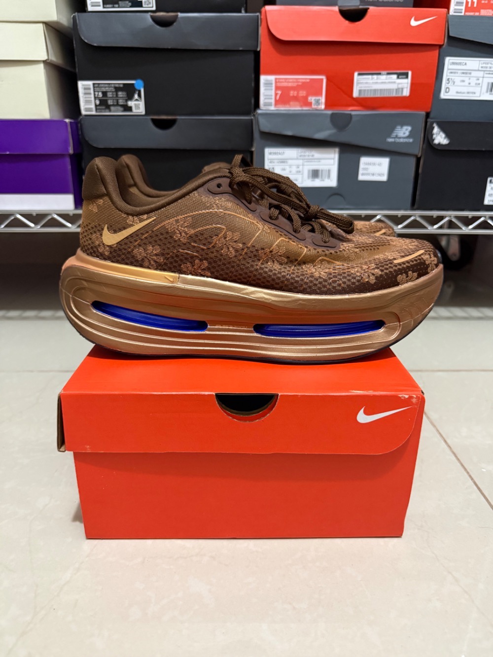 Nike Vomero Premium Flat Stout — 40, Novo