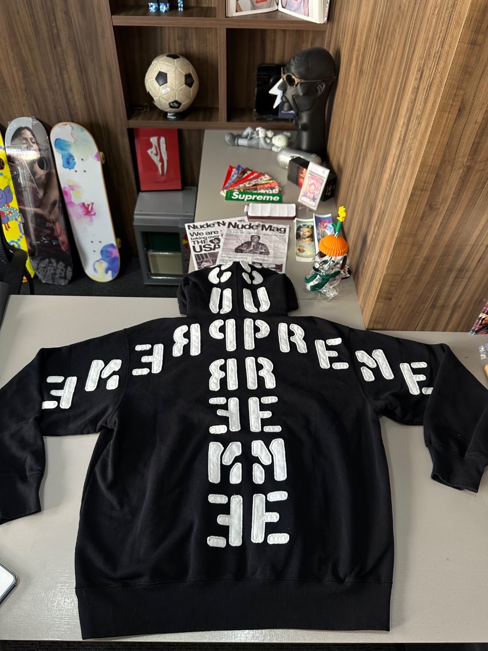 Moletom Supreme Mirrored Appliqué Hoodie Black FW26-W7