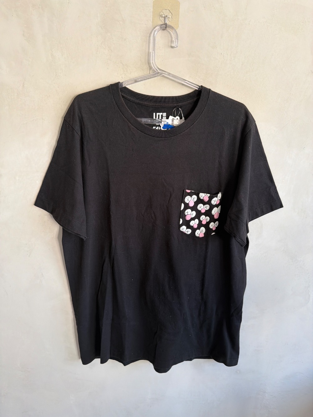 Camiseta Uniqlo X Kaws