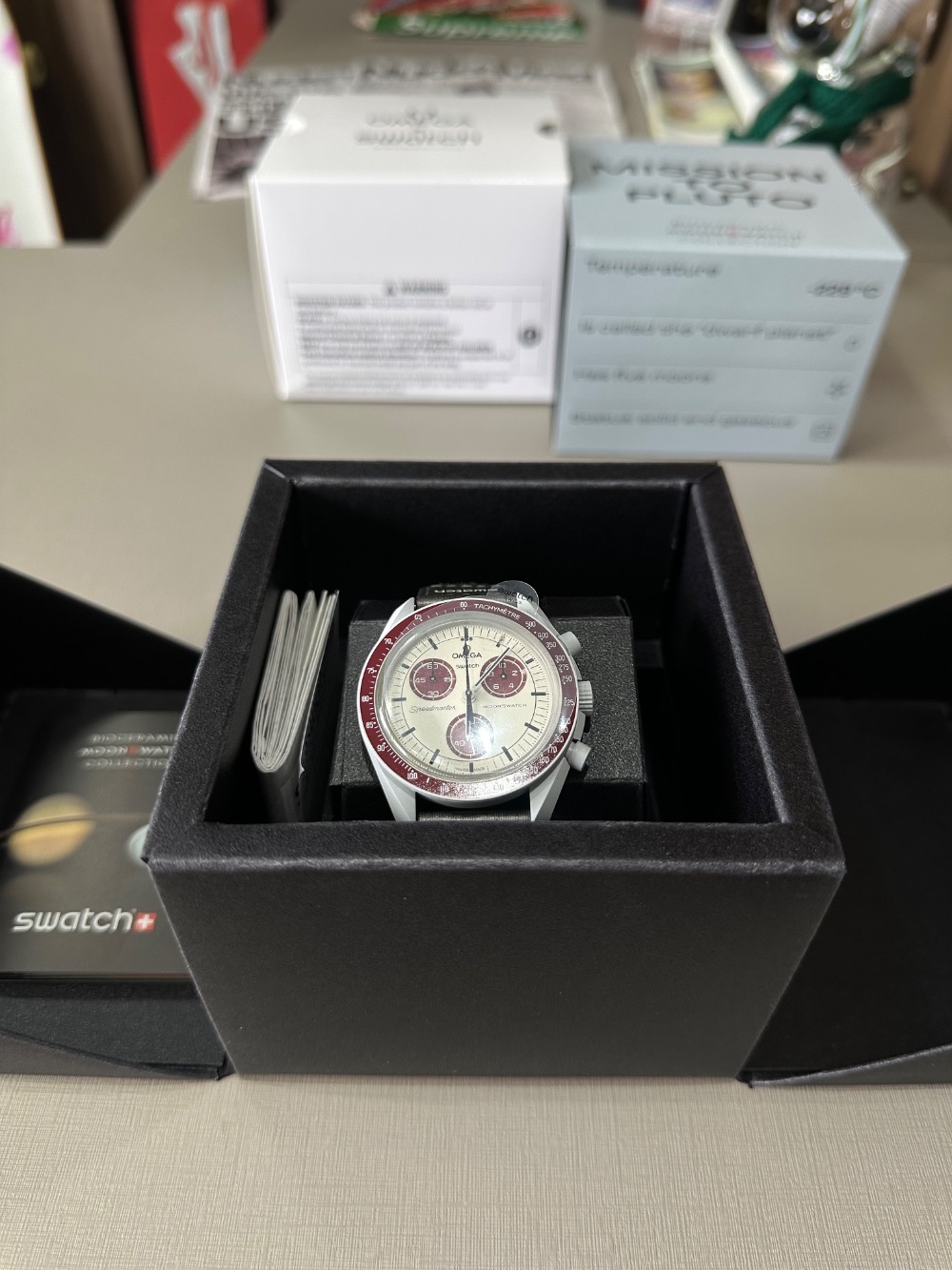 Swatch x Omega Relógio Bioceramic Moonswatch Mission to Pluto