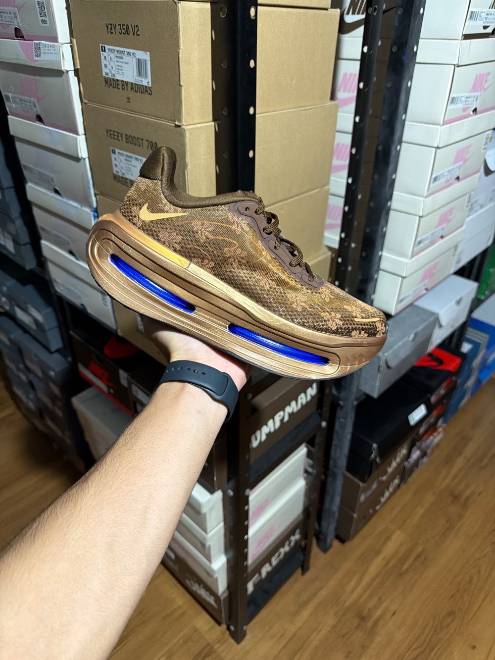 Nike Vomero Premium Flat Stout — 39.5, Novo