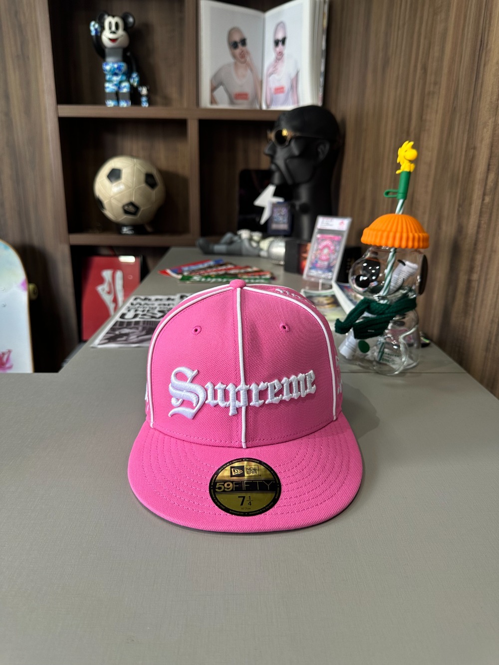 New Era x Supreme Boné Piping Script Pink FW26-W7