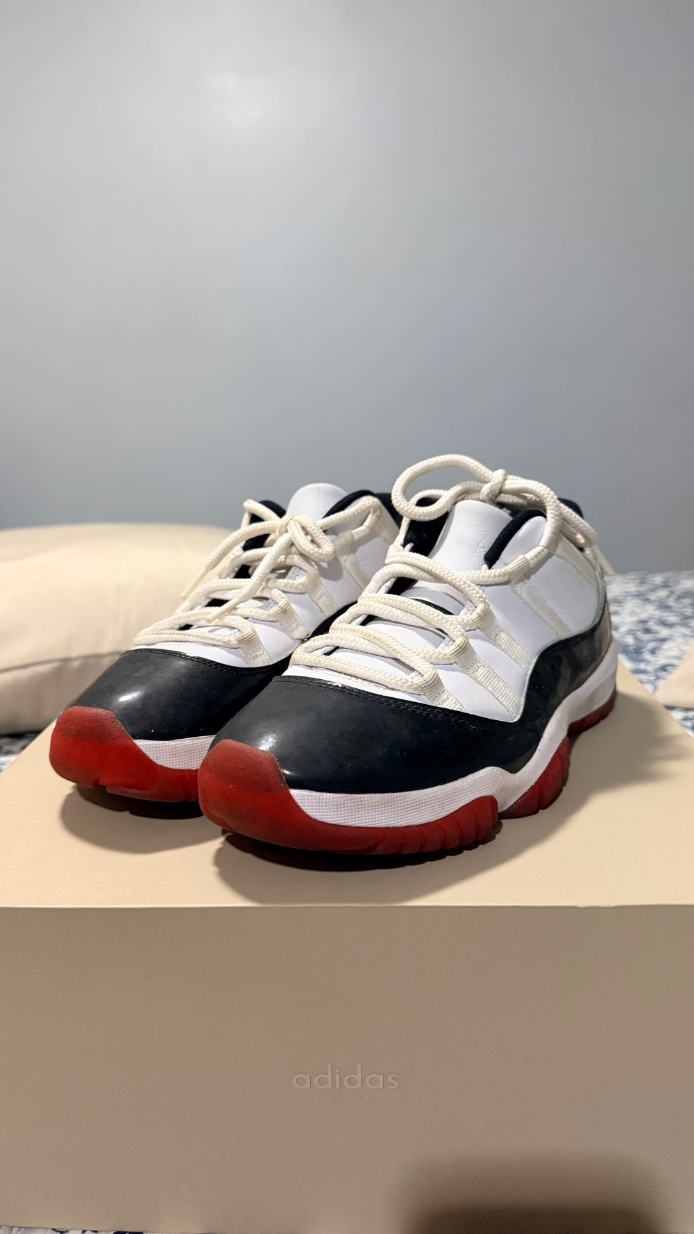 Air Jordan 11 Low Concord Bred