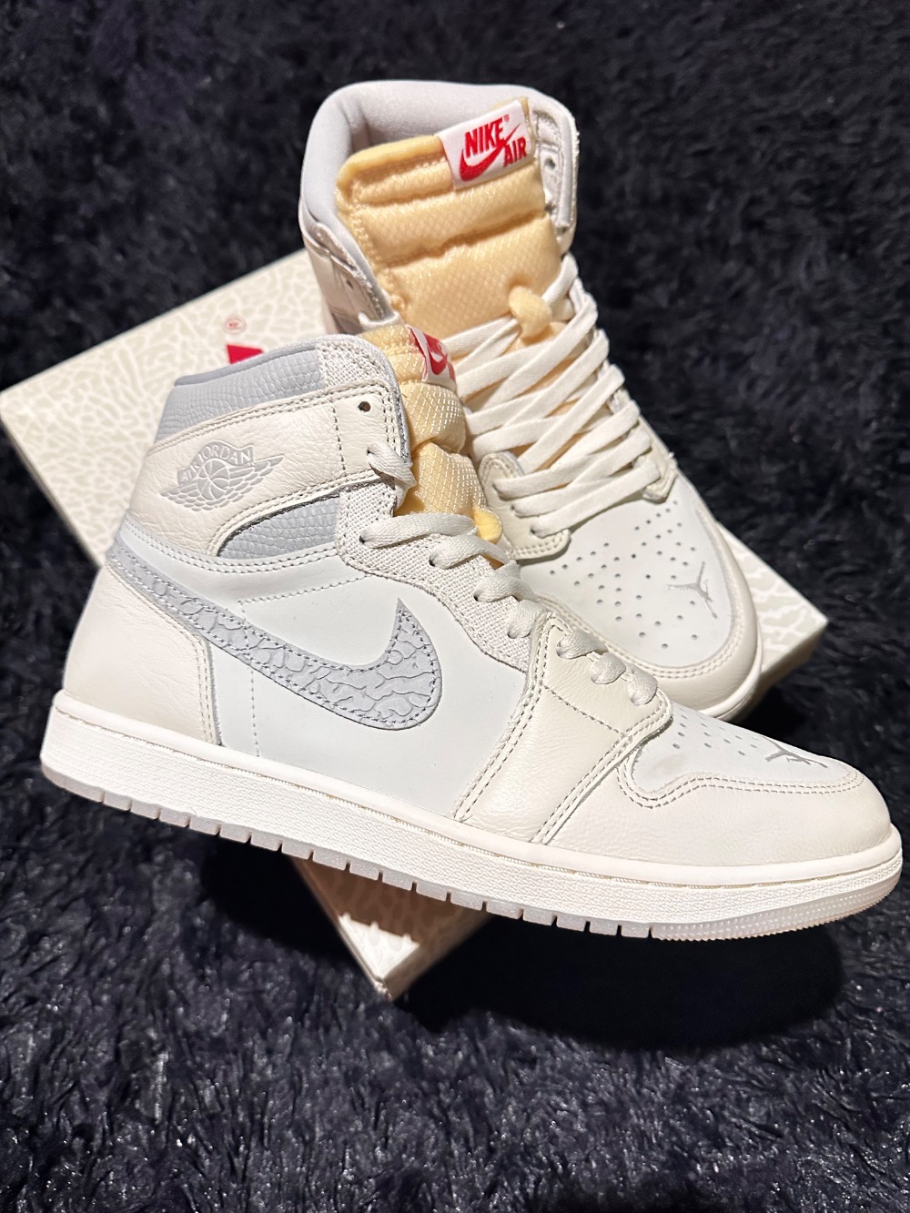 Air Jordan 1 Retro High OG Sail University Red