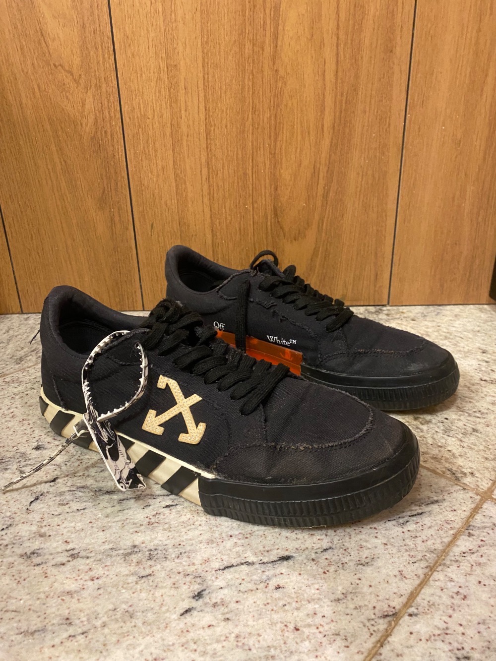 Off-White Vulcanized Low Black White Arrow