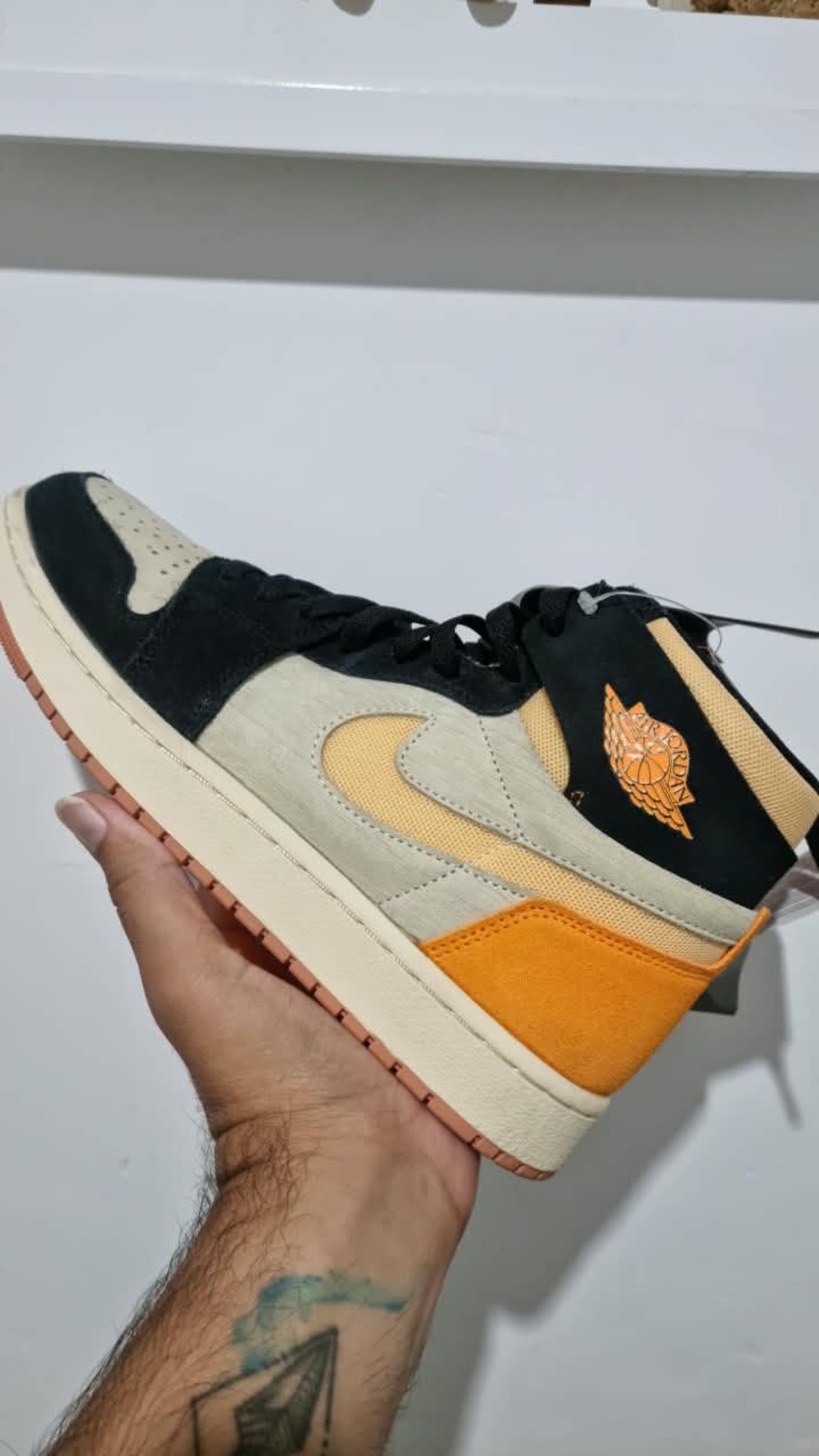 Air Jordan 1 High Zoom Air CMFT 2 Muslin Vivid Orange