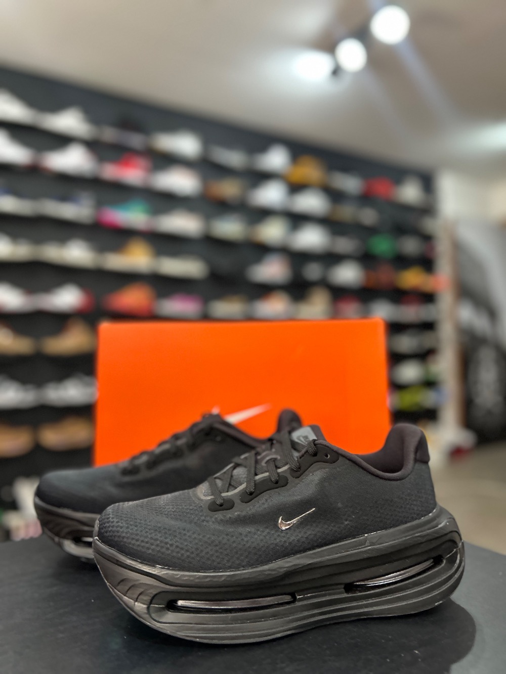 Nike Vomero Premium Black — 40.5, Novo