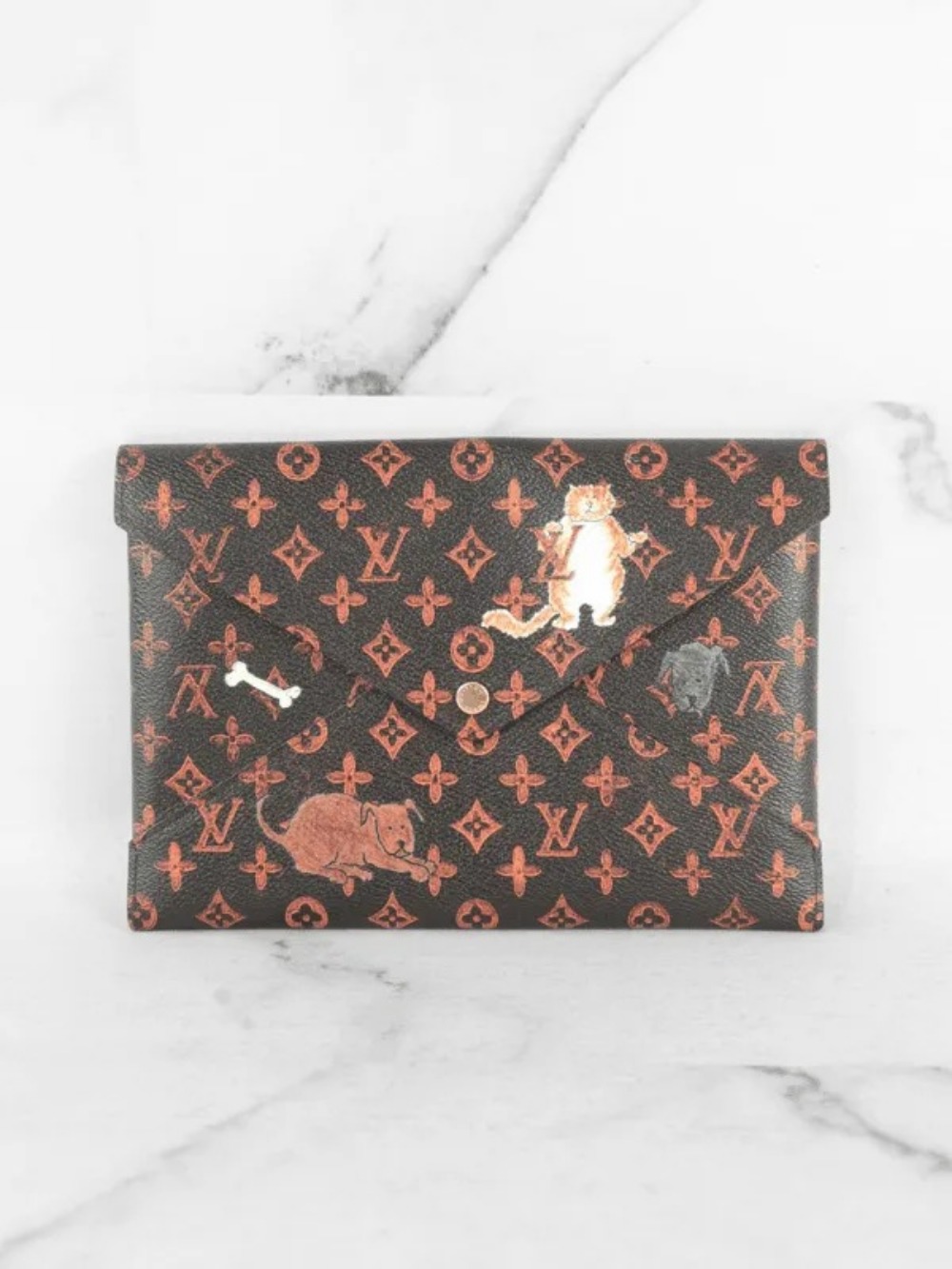Case Louis Vuitton Pochette Catogram Kirigami Marrom