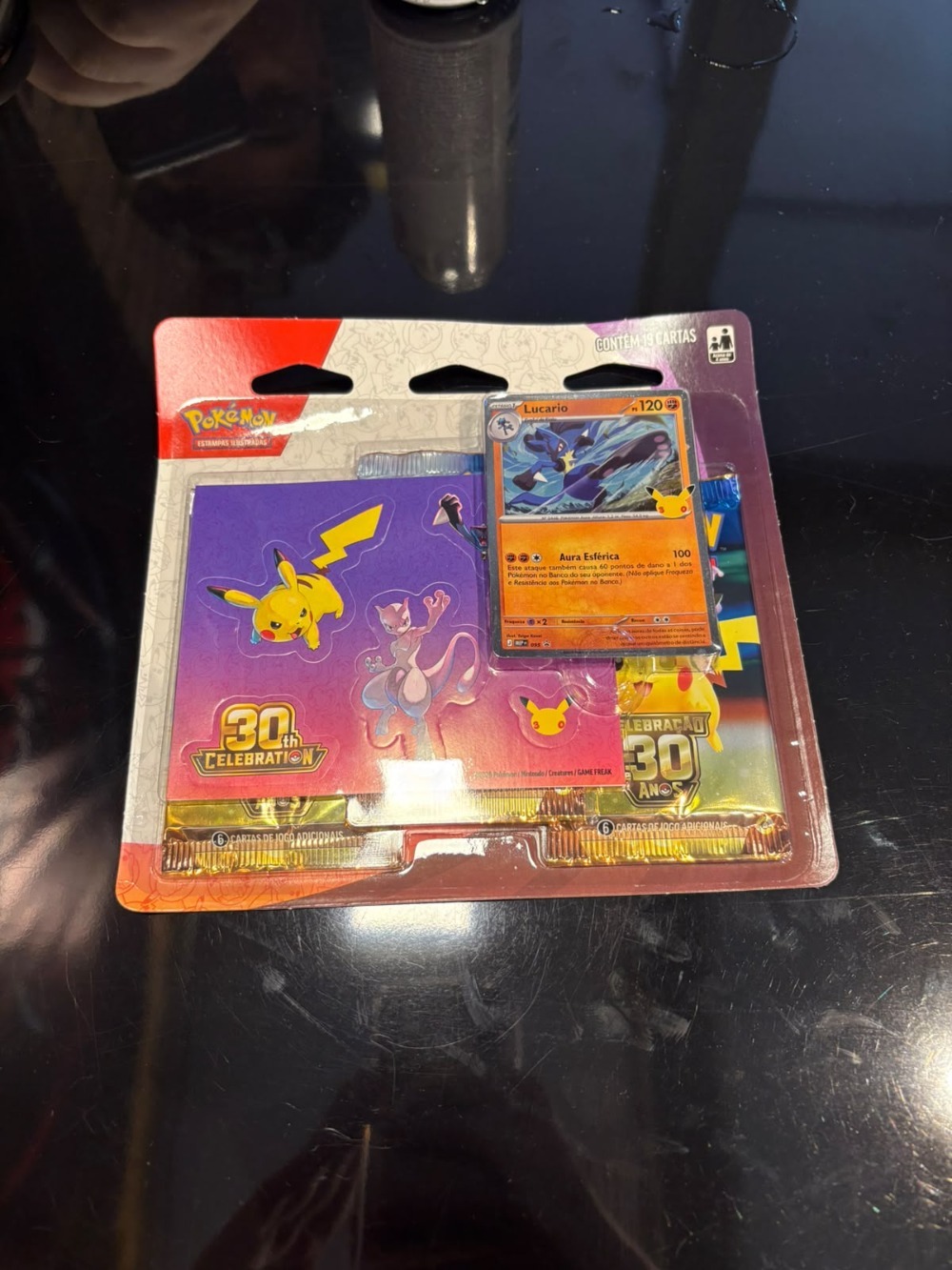 Blister Triplo Sticker Celebração de 30 Anos (Lucario) Pokémon TCG PT-BR