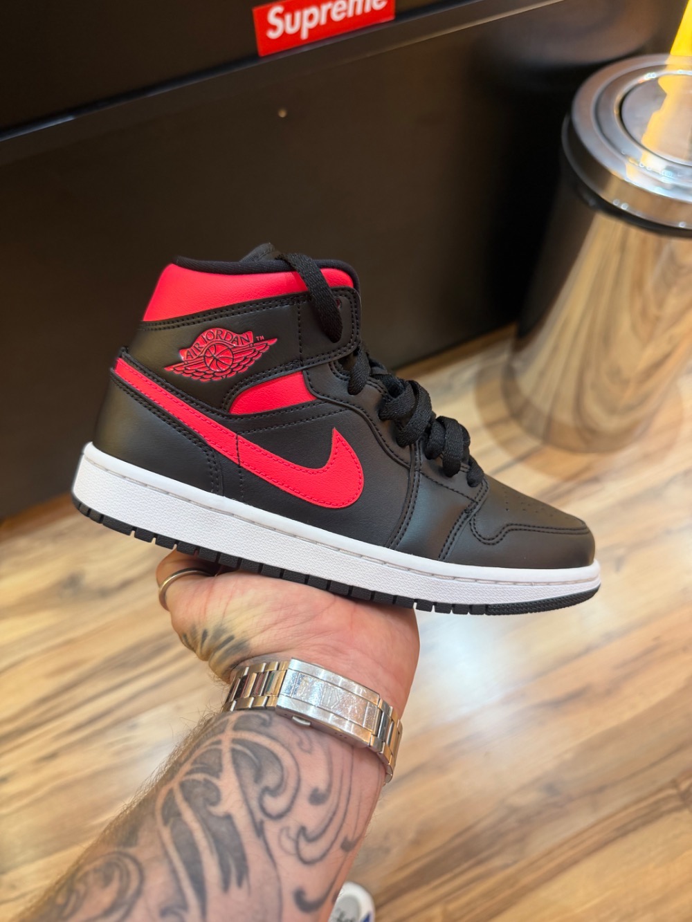 Air Jordan 1 Mid Siren Red