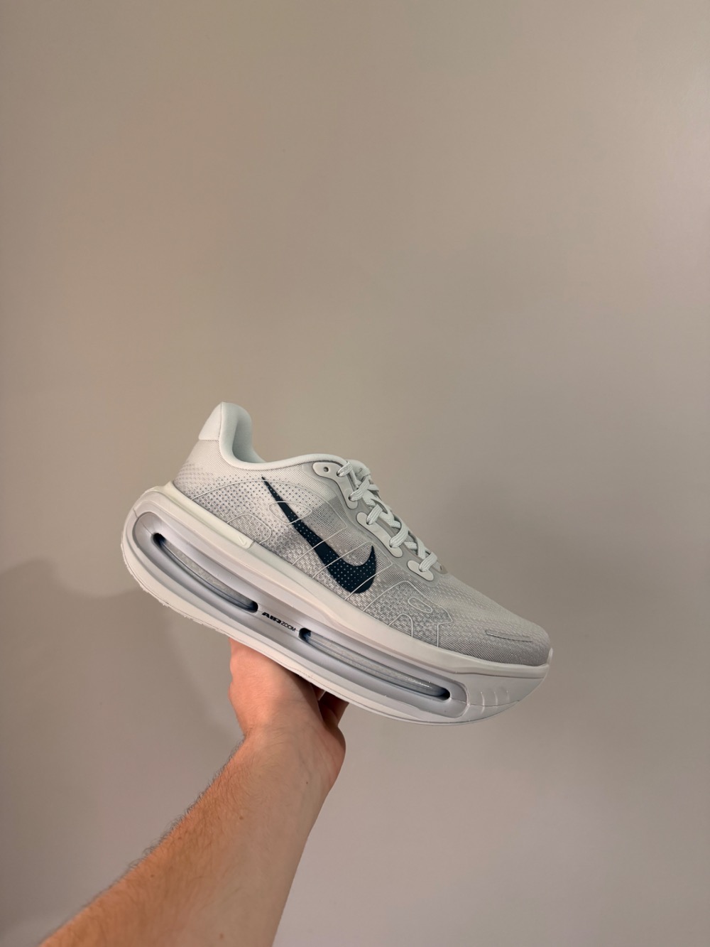 Nike Vomero Premium Off-White Grey Fog Dark Obsidian
