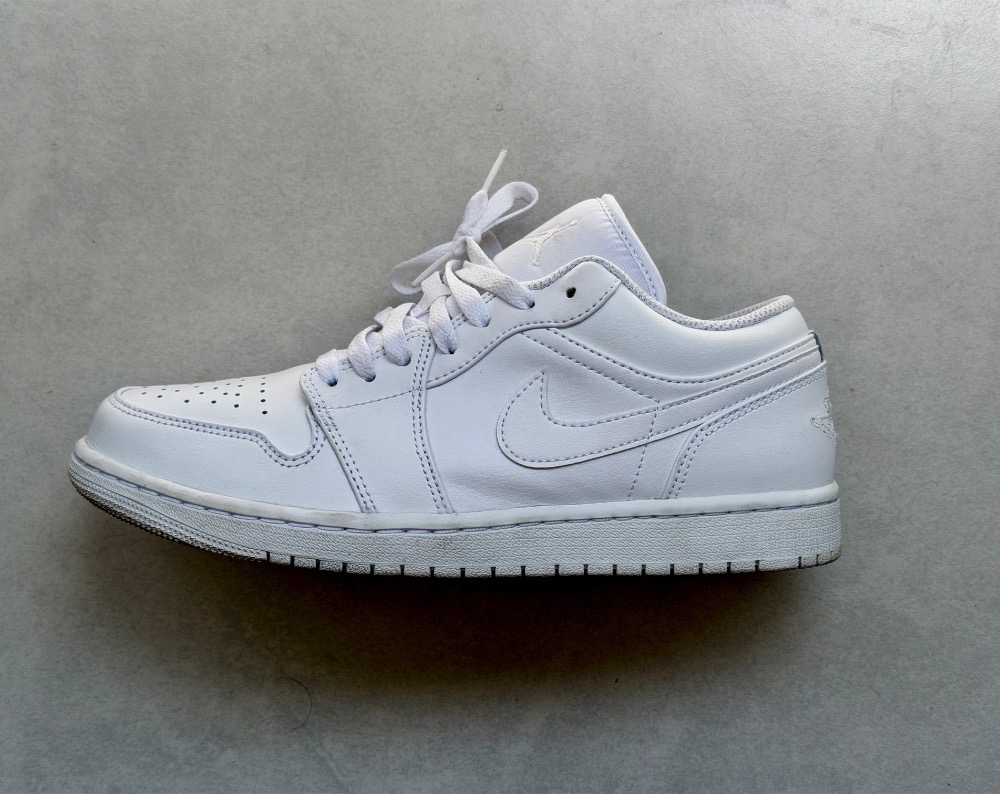 Air Jordan 1 Low Triple White (2022) — 40, Usado