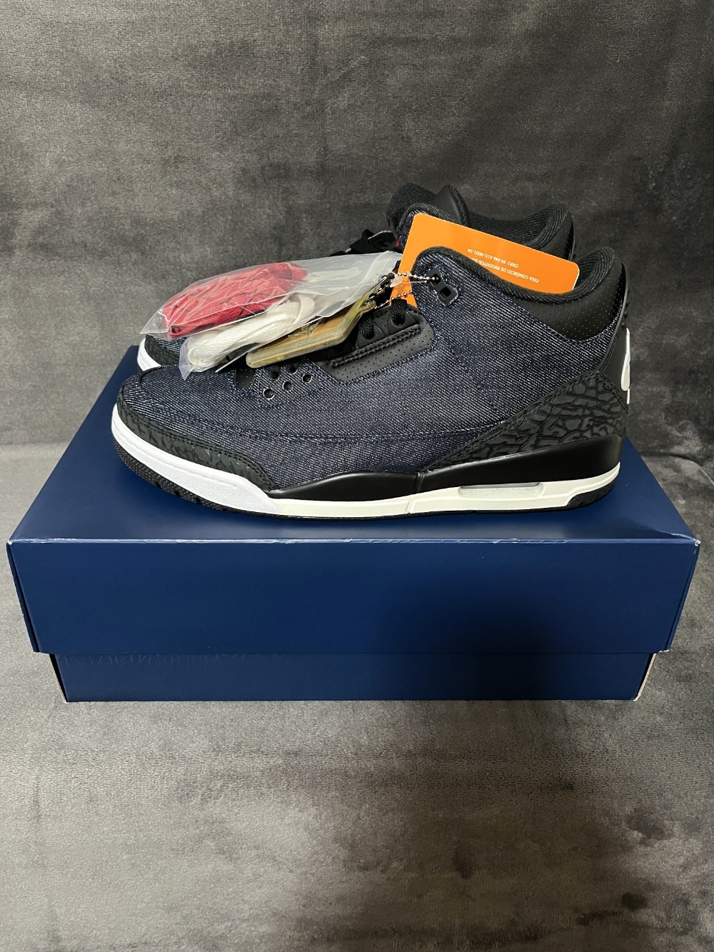 Levi's x Air Jordan 3 Indigo Gym Red — 42.5, Novo