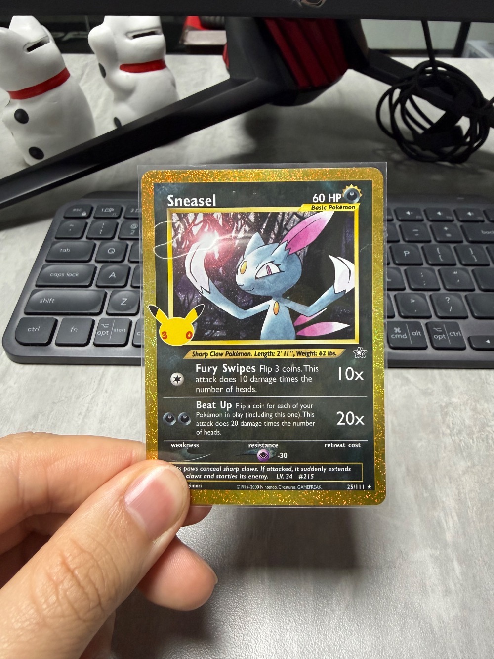 Sneasel (25/111) Celebração de 30 Anos Pokémon TCG