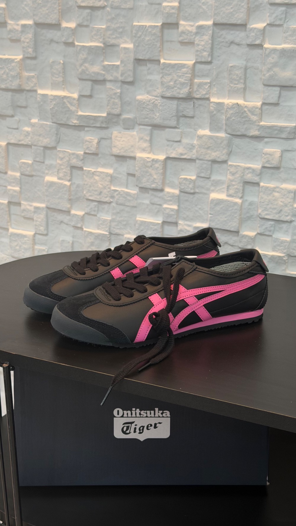 Onitsuka Tiger Mexico 66 Black Dragon Fruit — 35.5, Novo
