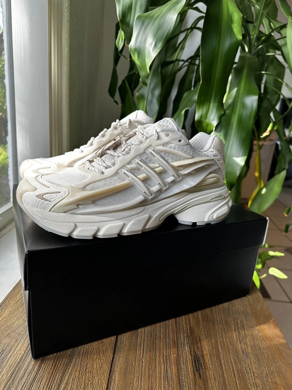 Pharrell Williams x adidas Adistar Jellyfish Chalk White