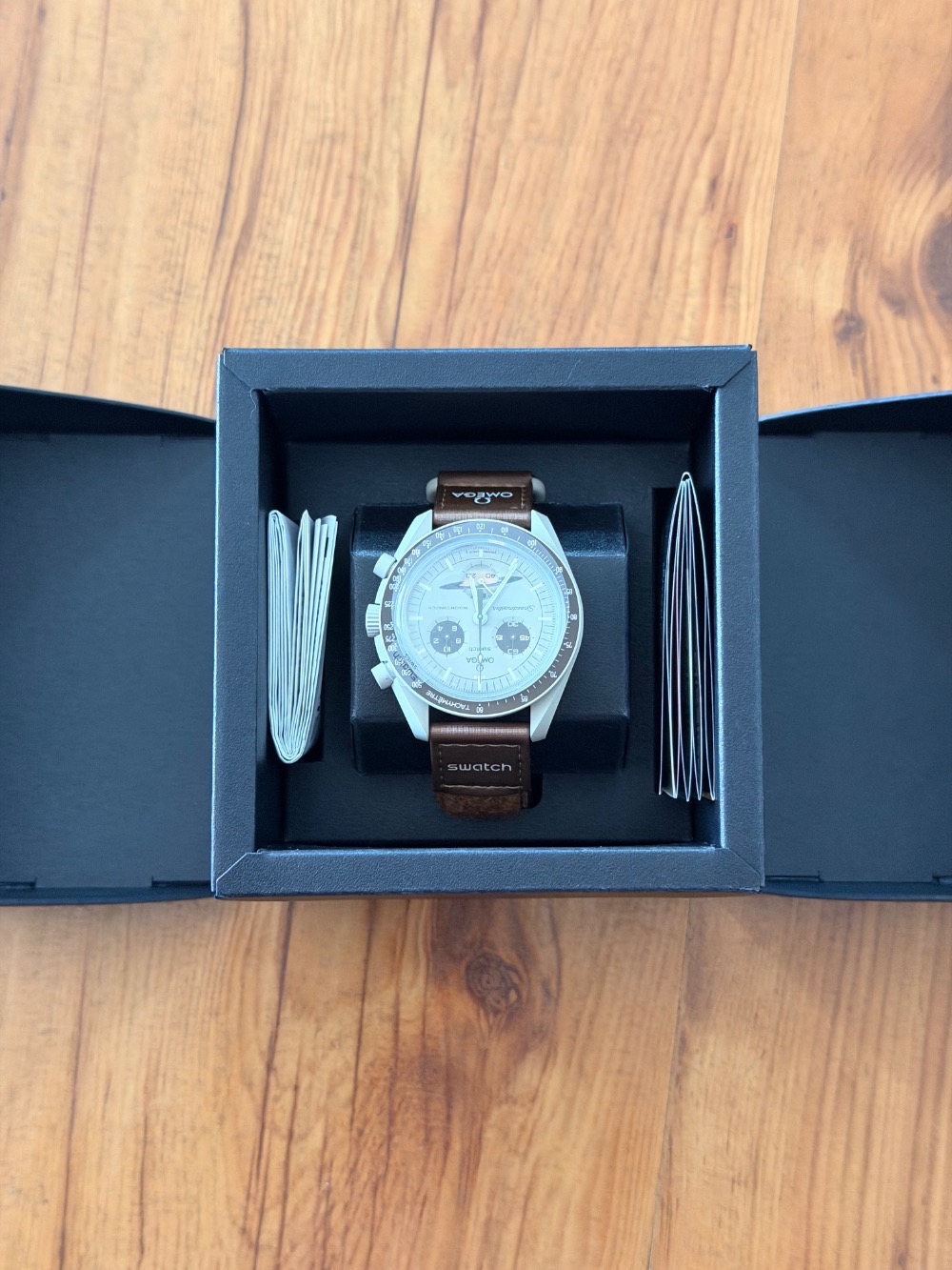 Swatch x Omega Relógio Bioceramic Moonswatch Mission to Saturn
