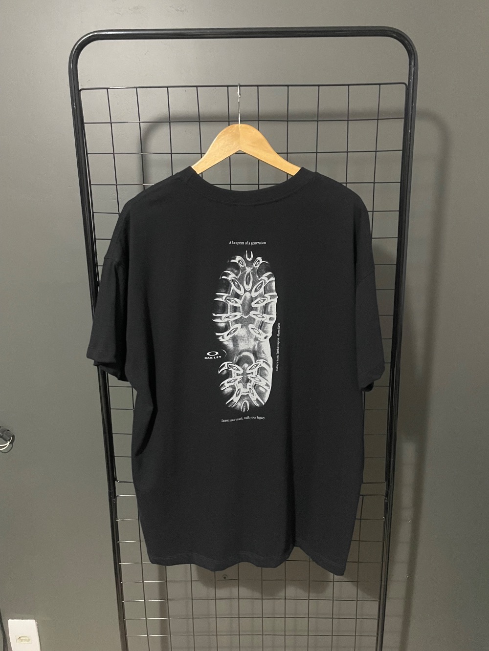 Camiseta Oakley Teeth Footprint Blackout