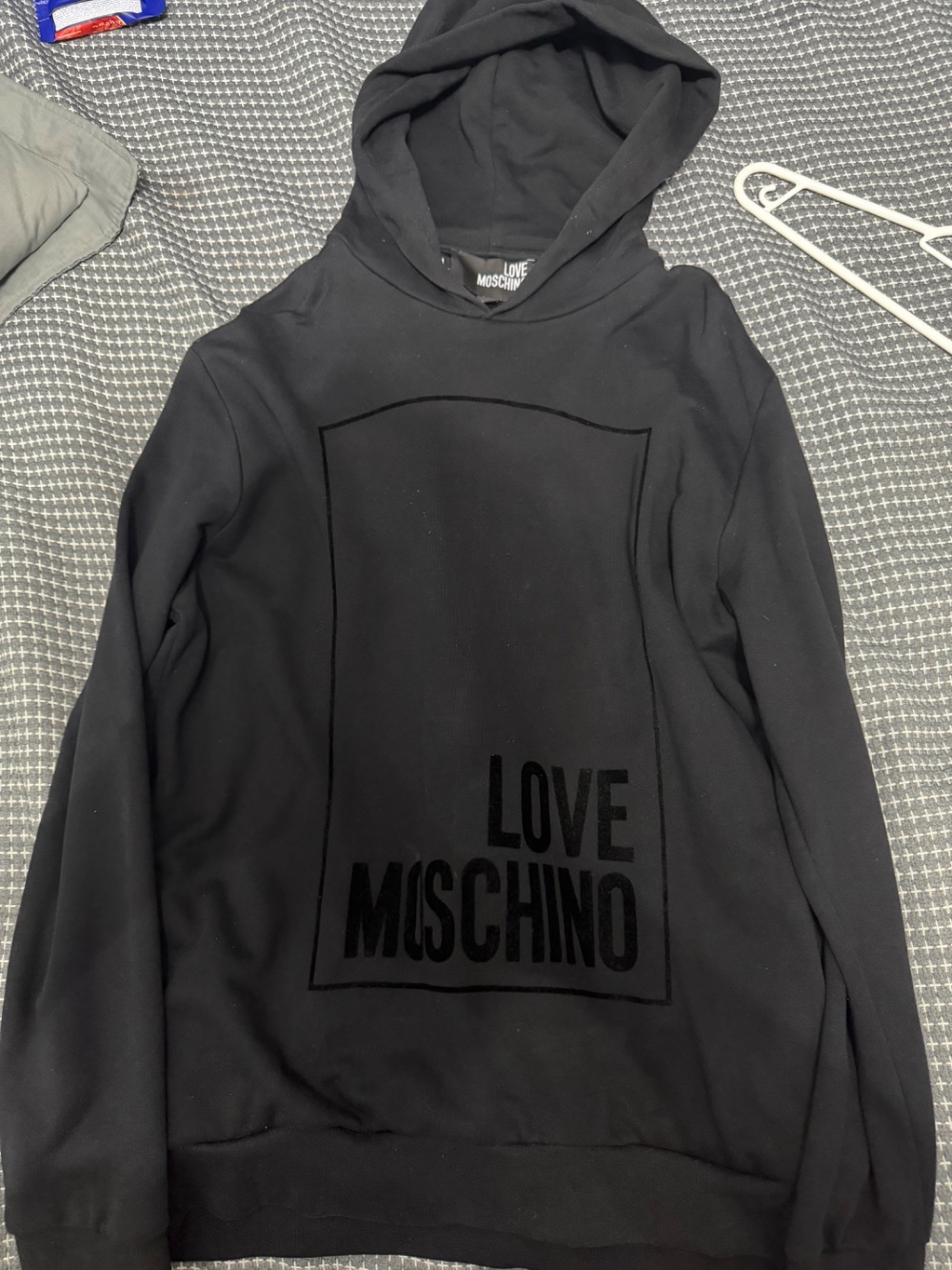 Moletom preto love moschino