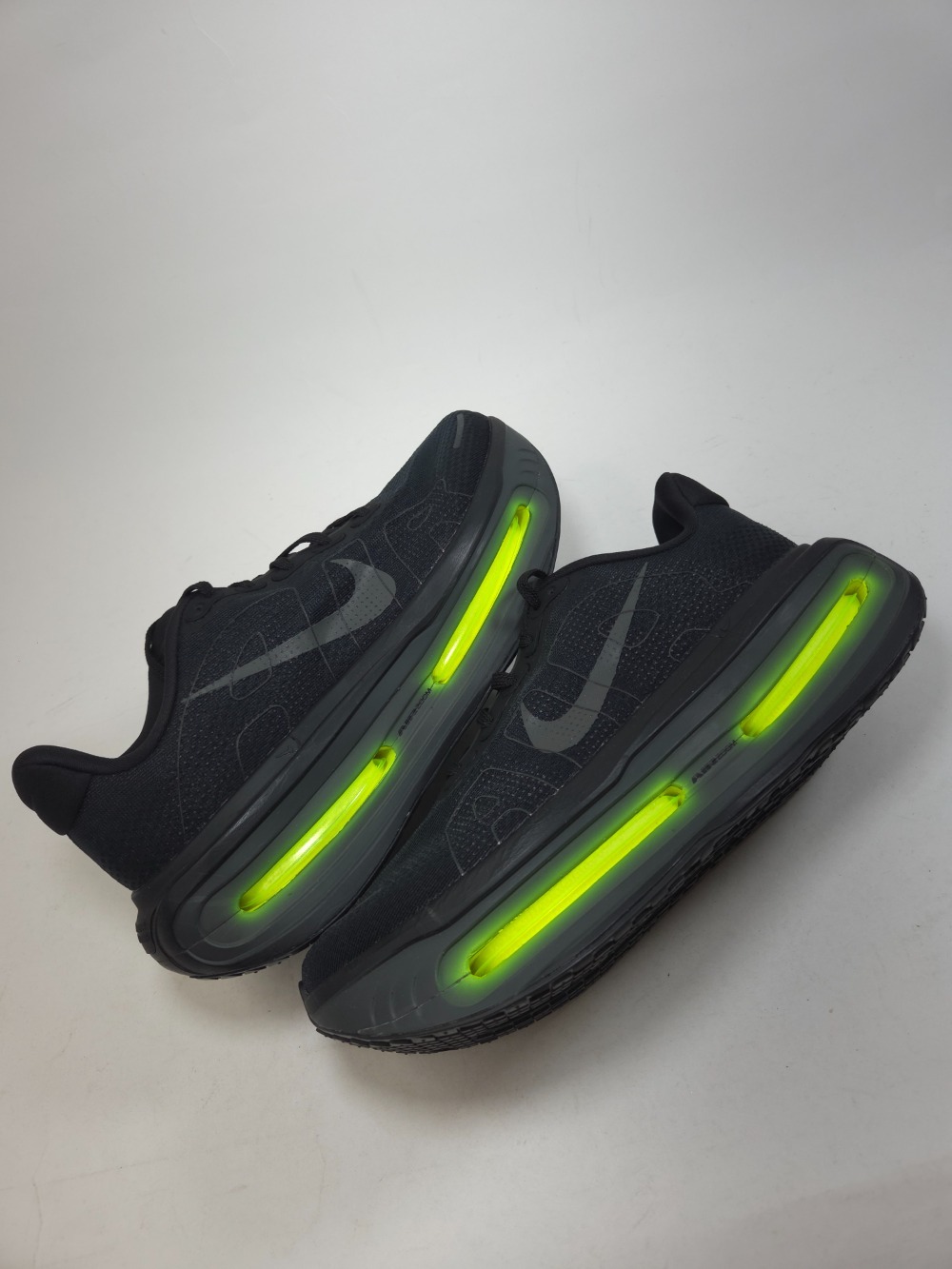 Nike Vomero Premium Black Volt