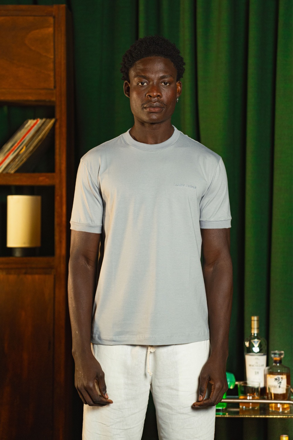 Camiseta Basic Saint Judge Cinza Escrita