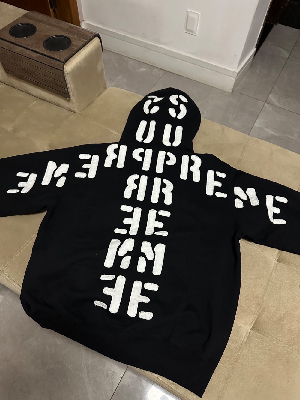 Moletom Supreme Mirrored Appliqué Hoodie Black FW26-W7 — M, Novo